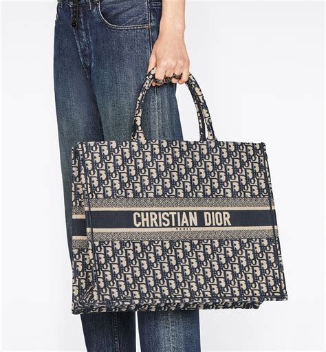 tela borsa dior book tote|dior book tote download.